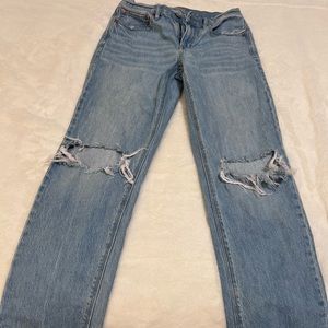 American Eagle Ripped Jeans Size 6 R